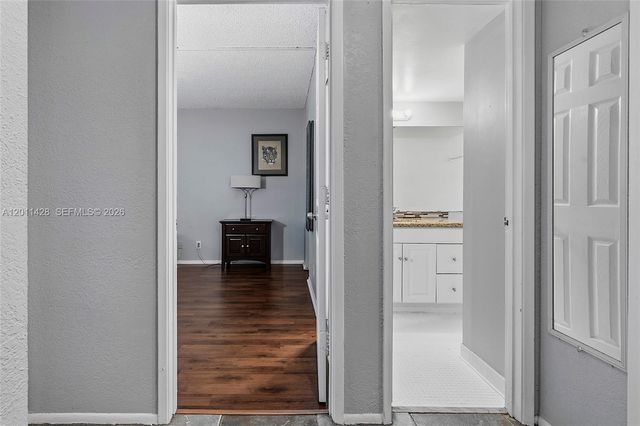 3083 N Oakland Forest Dr 206, Oakland Park, FL 33309