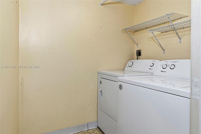 3083 N Oakland Forest Dr 206, Oakland Park, FL 33309