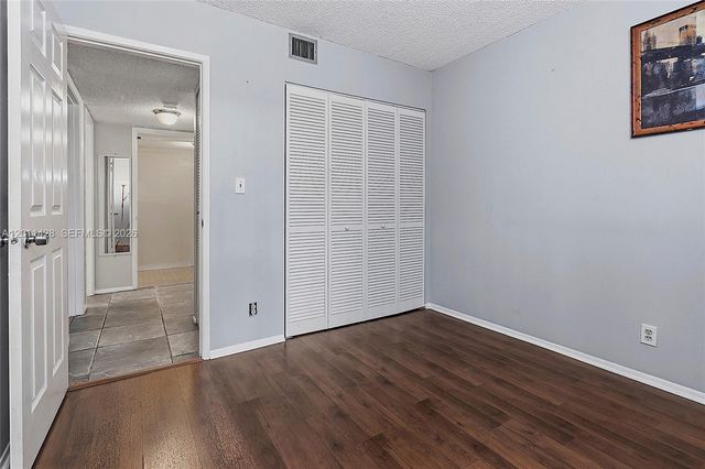 3083 N Oakland Forest Dr 206, Oakland Park, FL 33309