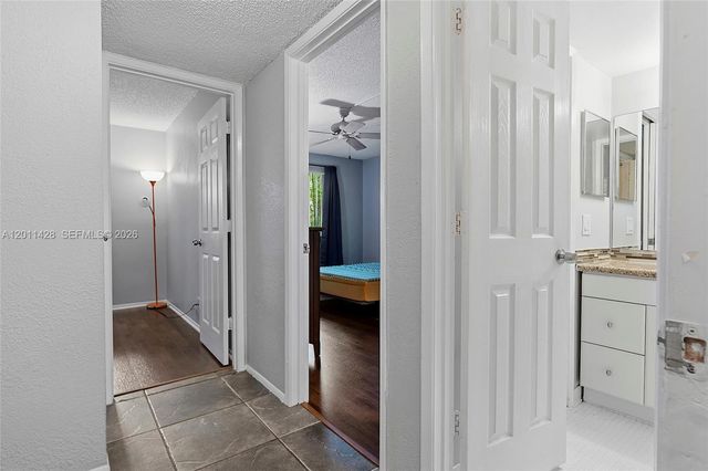 3083 N Oakland Forest Dr 206, Oakland Park, FL 33309