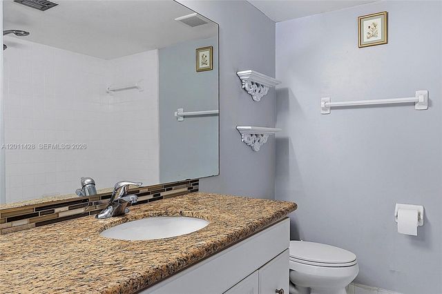 3083 N Oakland Forest Dr 206, Oakland Park, FL 33309