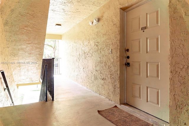 3083 N Oakland Forest Dr 206, Oakland Park, FL 33309
