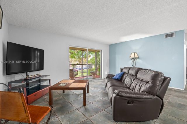 3083 N Oakland Forest Dr 206, Oakland Park, FL 33309