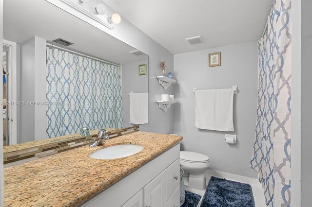 3083 N Oakland Forest Dr 206, Oakland Park, FL 33309