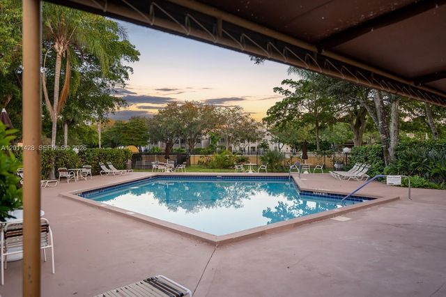 3083 N Oakland Forest Dr 206, Oakland Park, FL 33309