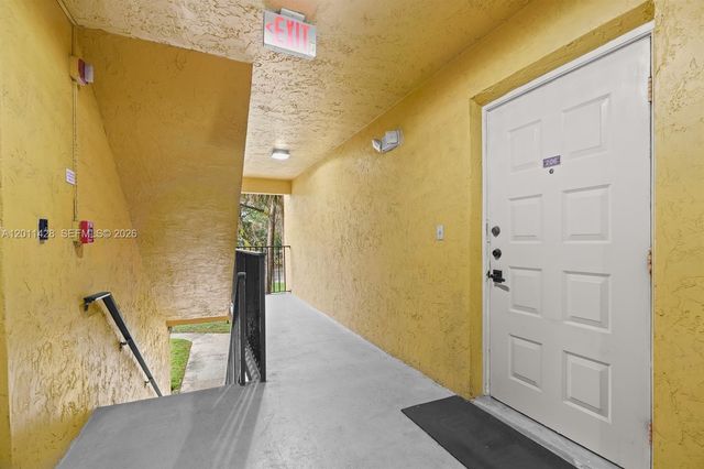 3083 N Oakland Forest Dr 206, Oakland Park, FL 33309