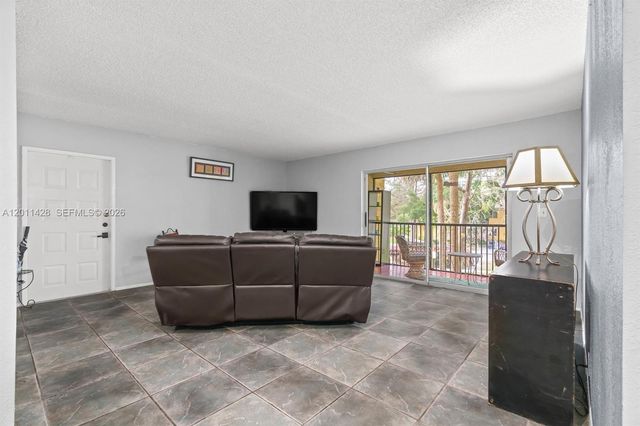 3083 N Oakland Forest Dr 206, Oakland Park, FL 33309