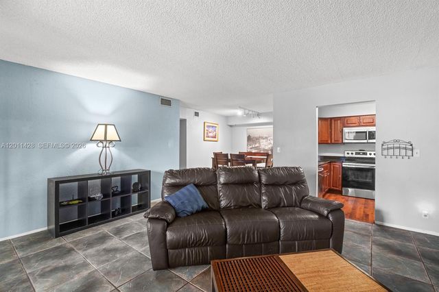 3083 N Oakland Forest Dr 206, Oakland Park, FL 33309