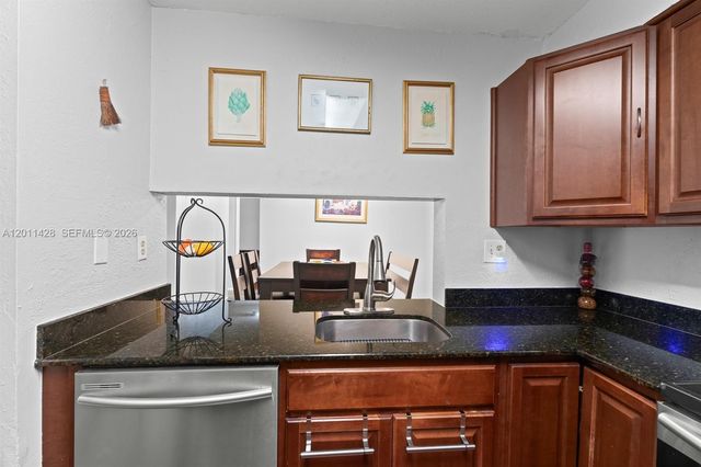 3083 N Oakland Forest Dr 206, Oakland Park, FL 33309