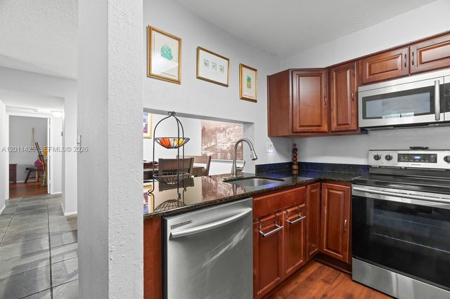 3083 N Oakland Forest Dr 206, Oakland Park, FL 33309