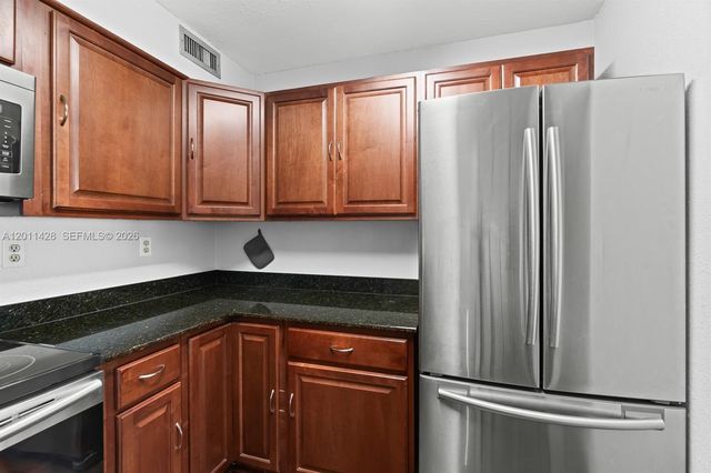 3083 N Oakland Forest Dr 206, Oakland Park, FL 33309