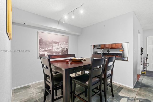 3083 N Oakland Forest Dr 206, Oakland Park, FL 33309
