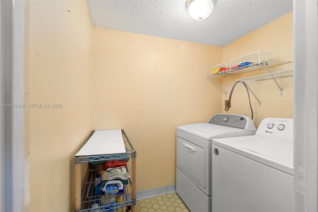 3083 N Oakland Forest Dr 206, Oakland Park, FL 33309