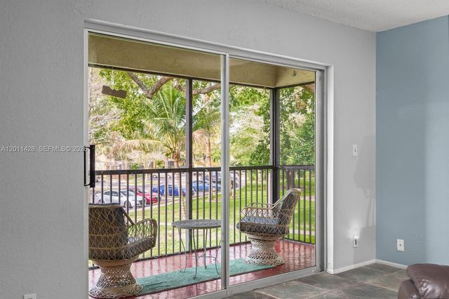3083 N Oakland Forest Dr 206, Oakland Park, FL 33309