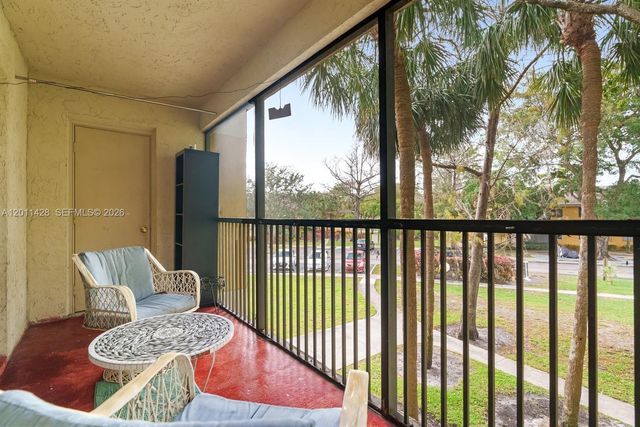 3083 N Oakland Forest Dr 206, Oakland Park, FL 33309