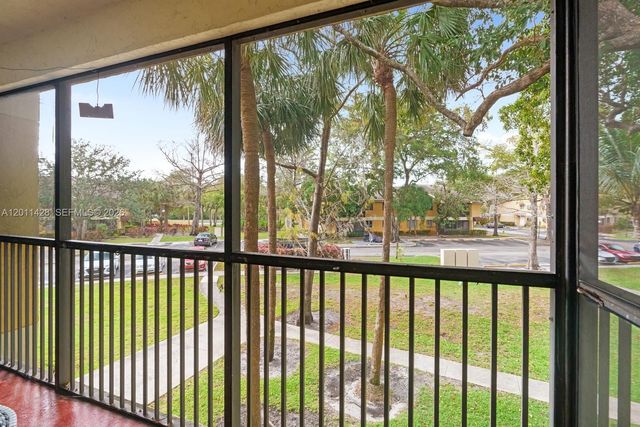 3083 N Oakland Forest Dr 206, Oakland Park, FL 33309