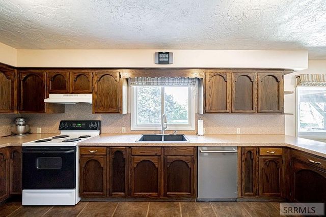 111 E 65th S, Idaho Falls, ID 83404
