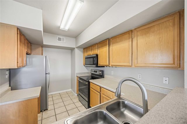 1025 VILLAGIO CIRCLE 208, Sarasota, FL 34237
