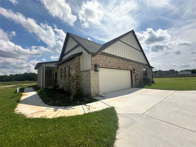 215 Stuart Street, Paradise, TX 76073