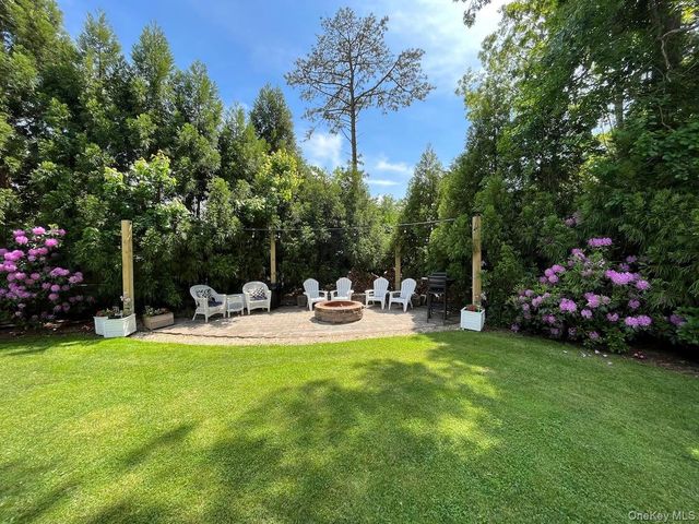 45 Bellows Terrace B, Hampton Bays, NY 11946