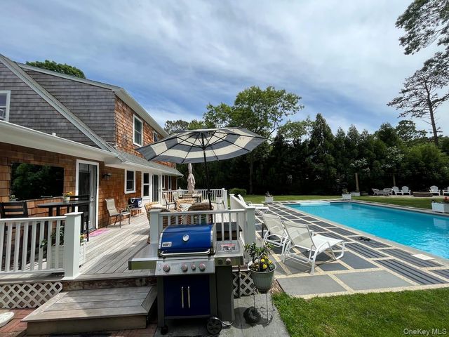 45 Bellows Terrace B, Hampton Bays, NY 11946