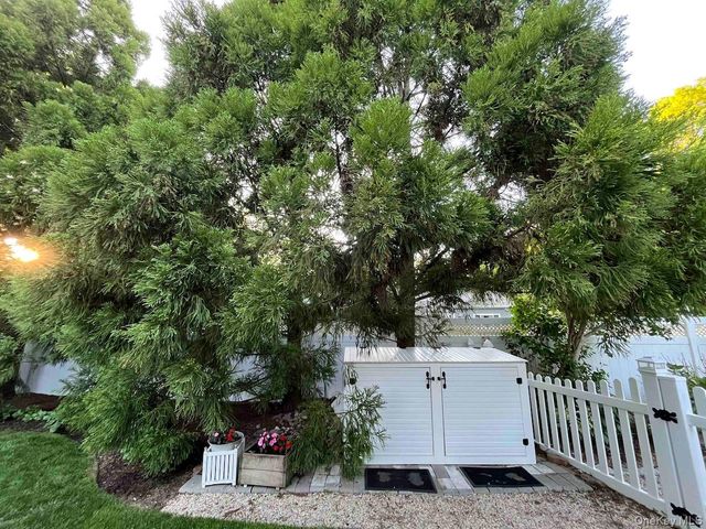 45 Bellows Terrace B, Hampton Bays, NY 11946