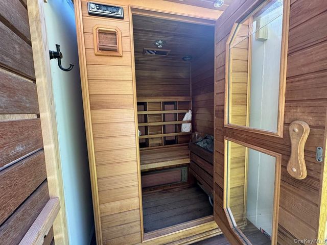 45 Bellows Terrace B, Hampton Bays, NY 11946