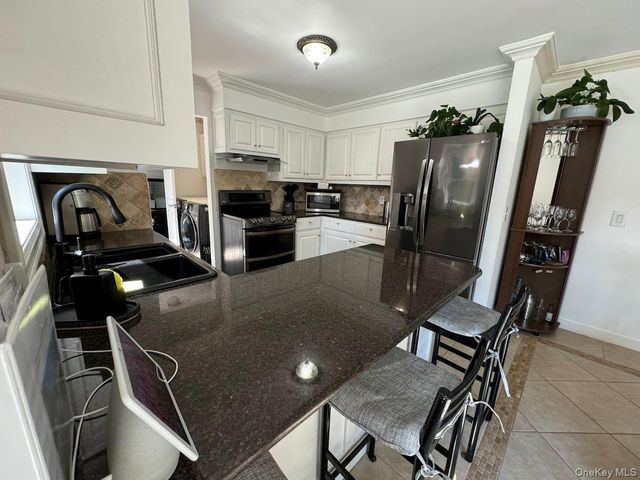 45 Bellows Terrace B, Hampton Bays, NY 11946