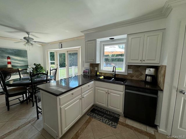 45 Bellows Terrace B, Hampton Bays, NY 11946
