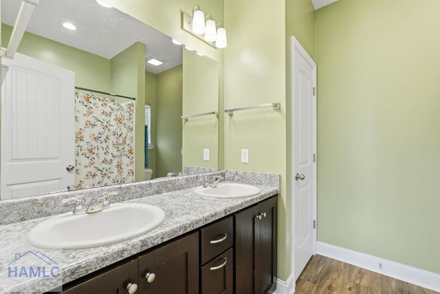 220 Cherokee Oaks Xing, Hinesville, GA 31313