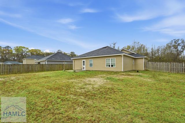 220 Cherokee Oaks Xing, Hinesville, GA 31313