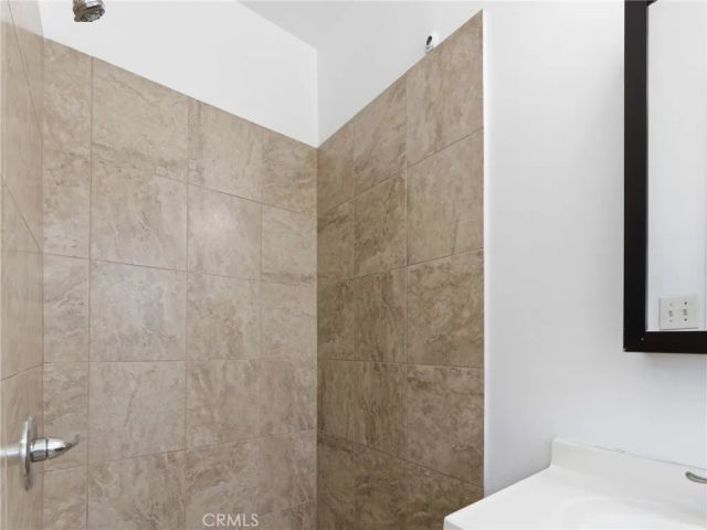 4900 8th Avenue, Los Angeles, CA 90043