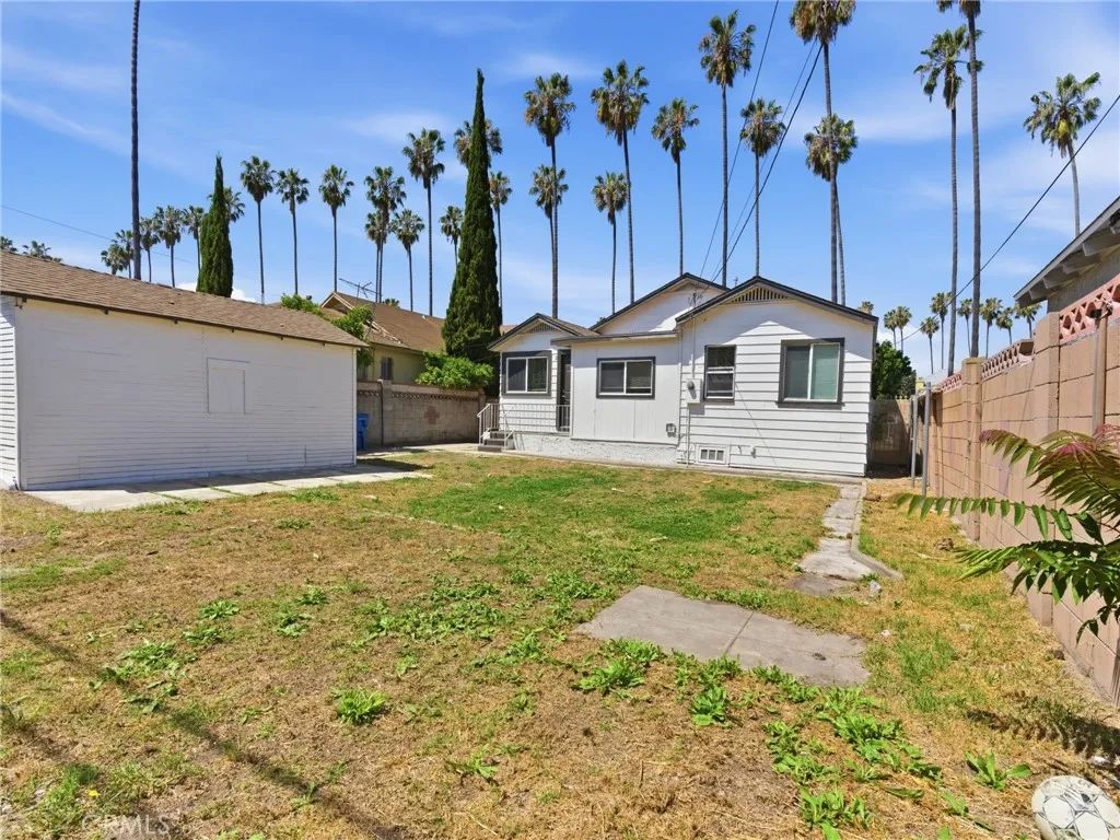 4900 8th Avenue, Los Angeles, CA 90043
