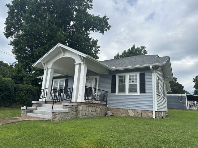 626 S 1st St, Pulaski, TN 38478