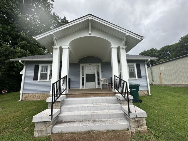 626 S 1st St, Pulaski, TN 38478