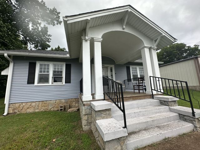626 S 1st St, Pulaski, TN 38478