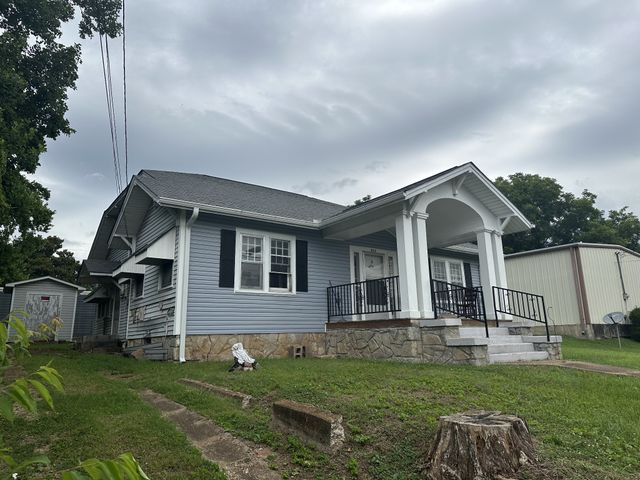 626 S 1st St, Pulaski, TN 38478