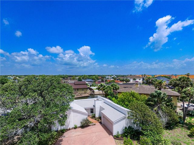2406 Lakeview Dr, Rockport, TX 78382