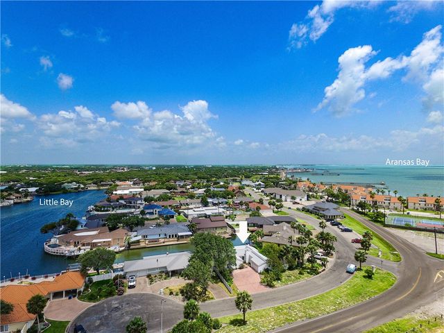 2406 Lakeview Dr, Rockport, TX 78382