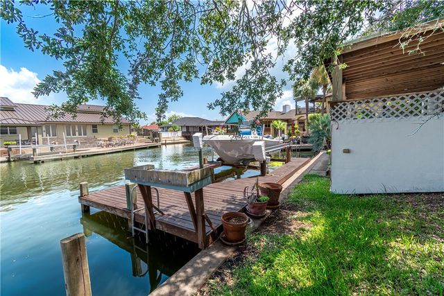 2406 Lakeview Dr, Rockport, TX 78382