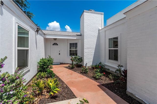 2406 Lakeview Dr, Rockport, TX 78382