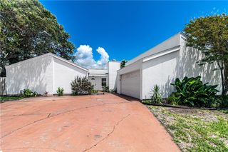 2406 Lakeview Dr, Rockport, TX 78382