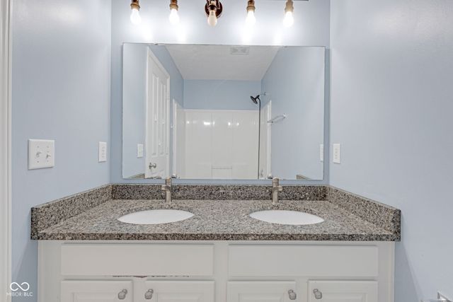 11698 Tylers Close, Fishers, IN 46037