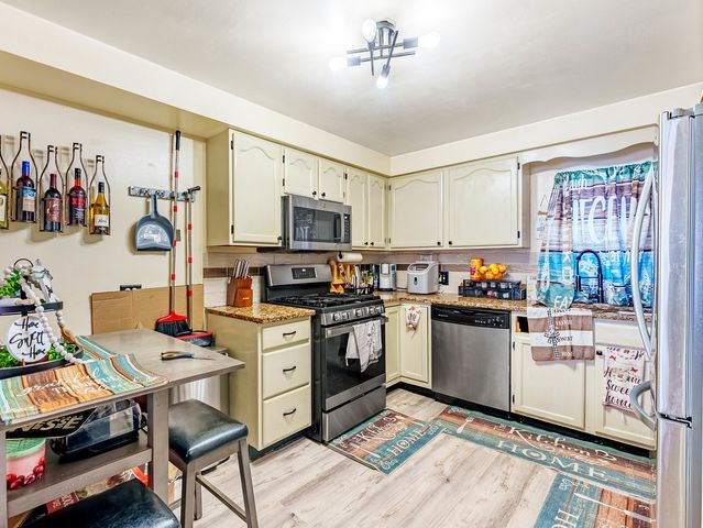 6337 Roosevelt Road 309, Berwyn, IL 60402
