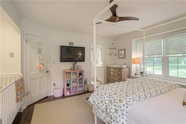 8728 Cherokee Lane, Leawood, KS 66206