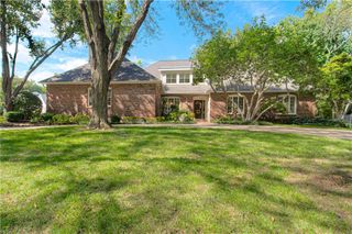 8728 Cherokee Lane, Leawood, KS 66206