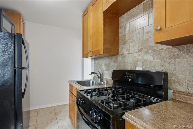 900 Midland Avenue 2D, Yonkers, NY 10704