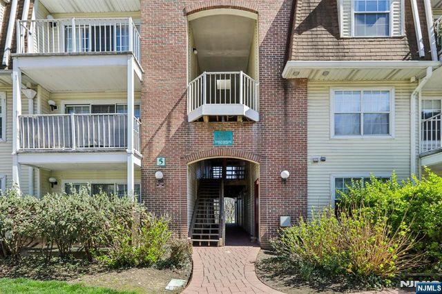 400 Crown Court 561, Edgewater, NJ 07020