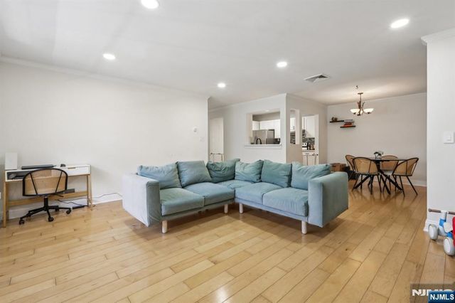 400 Crown Court 561, Edgewater, NJ 07020