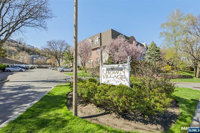 400 Crown Court 561, Edgewater, NJ 07020